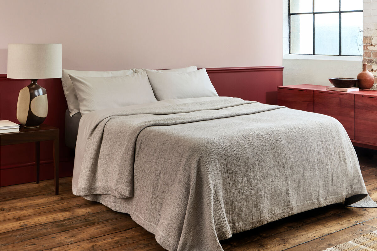 Red Decor Ideas And Inspirations For Your Bedroom