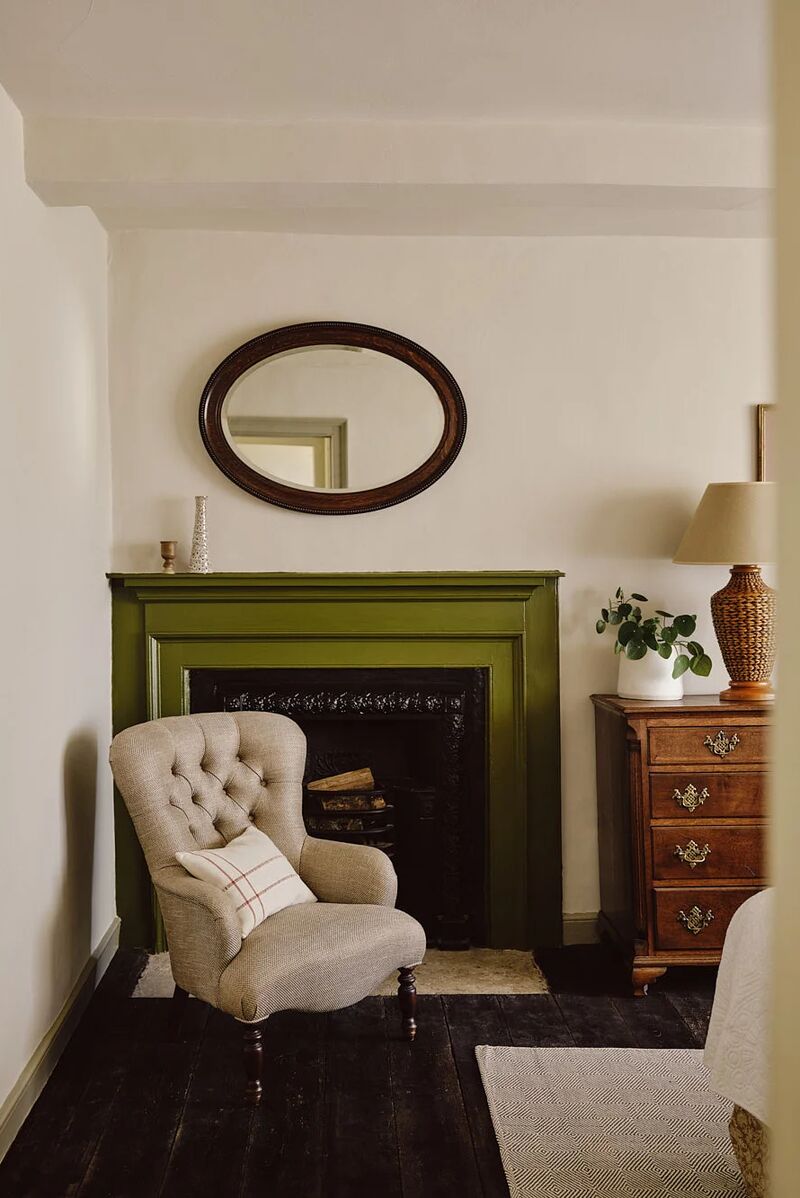 Mapperton House Julie Montague_Farmhouse_ Cadogan Stone No.59 (Walls) _ Egyptian Grey No.154 (Woodwork)_Caca D'Oie BH.15 (Fireplace) - Newsletter and web.jpg__PID:7328ac9b-6a09-4401-83cd-f00188b42d64