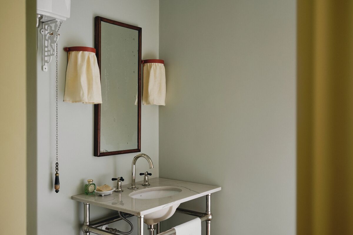 Eight Stylish Green Bathroom Ideas
