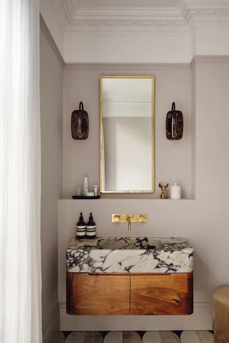 Laura Sawyer bathroom walls painted in Mylands Rose Theatre No.249 and ceiling cornicing and ceiling rose painted in Mylands Holbein Chamber No.07.